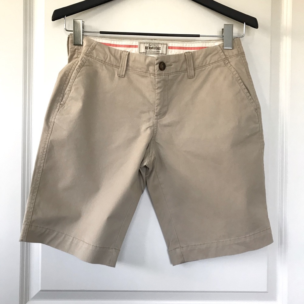 Vintage 2009 Old Navy Low Rise Bermuda Khaki Shorts